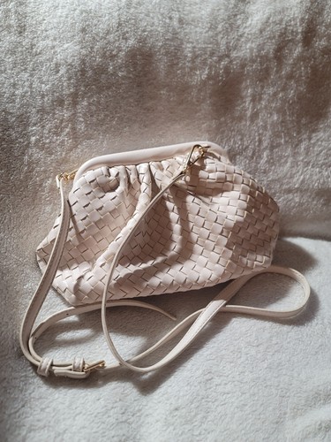 Cream woven adjustable purse 0000000245