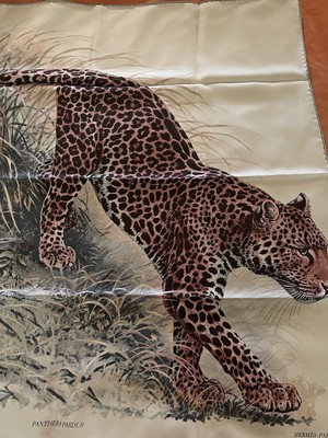 BNWT Hermès Carré 90cm PANTHERA PARDUS Rose Gray White Silk Scarf by R. Dallet