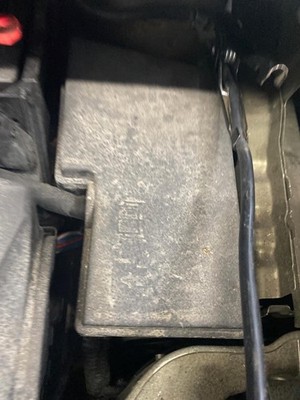 13 14 15 16 FORD ESCAPE Engine Fuse Relay Box