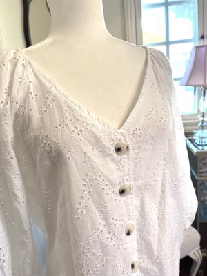 Sanctuary White Eyelet 3/4 Sleeve V Neck Top Size Medium