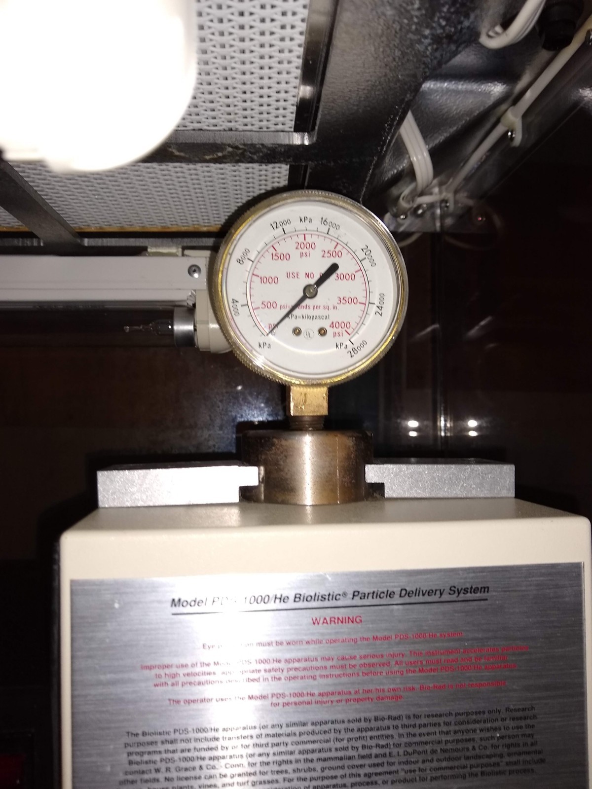 PDS-1000 Biorad He system accelerates nucleic acid