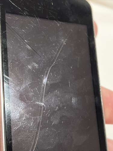 Apple iPod touch 4th Generation - Black (8 GB) - For Parts Not Working