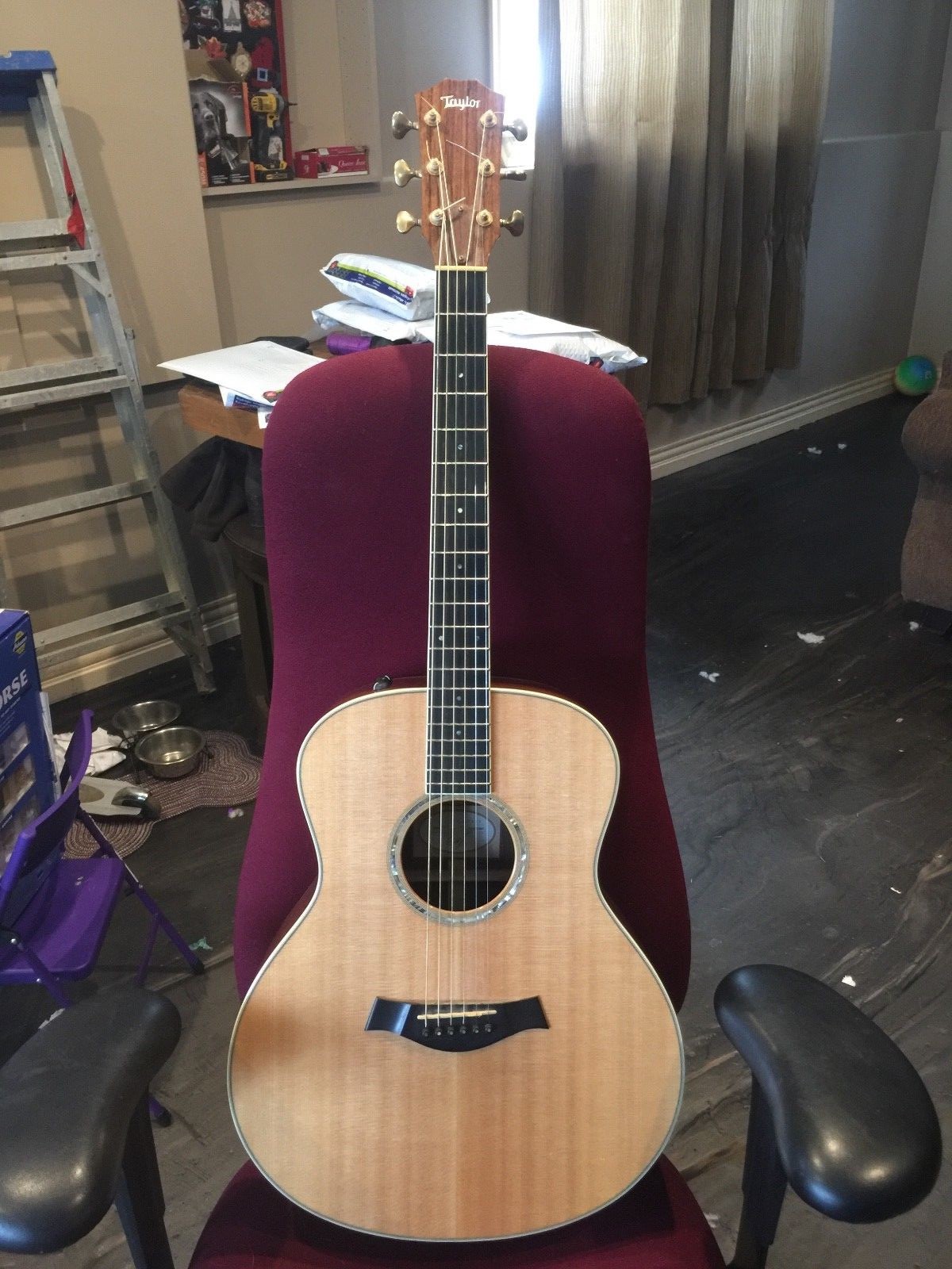 Taylor GS8e Acoustic Electric Acoustic/ Year 2012, perfect condition