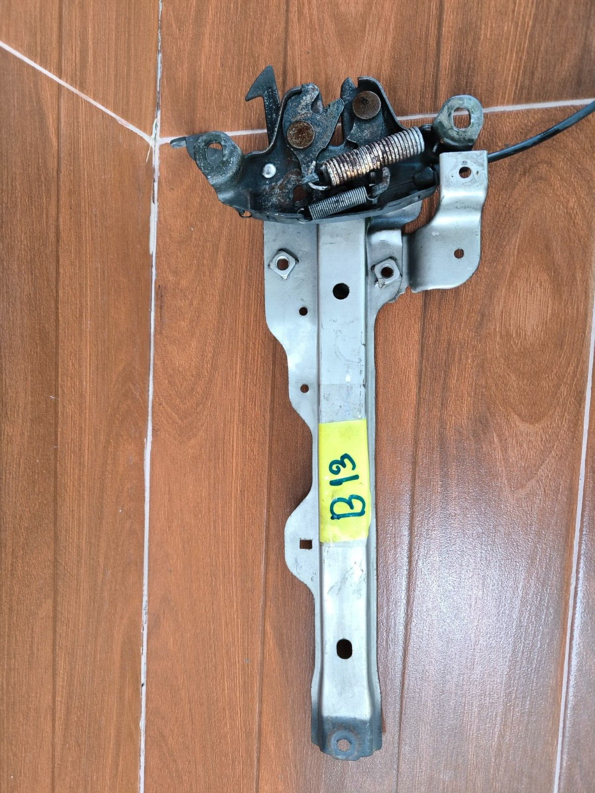 NISSAN SUNNY B13 HOOD/BONNET LATCH LOCK ASSY With Stay