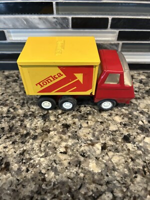 Vintage Tonka Mini Delivery Box Truck 1970 s 5  Long Red Yellow Clean