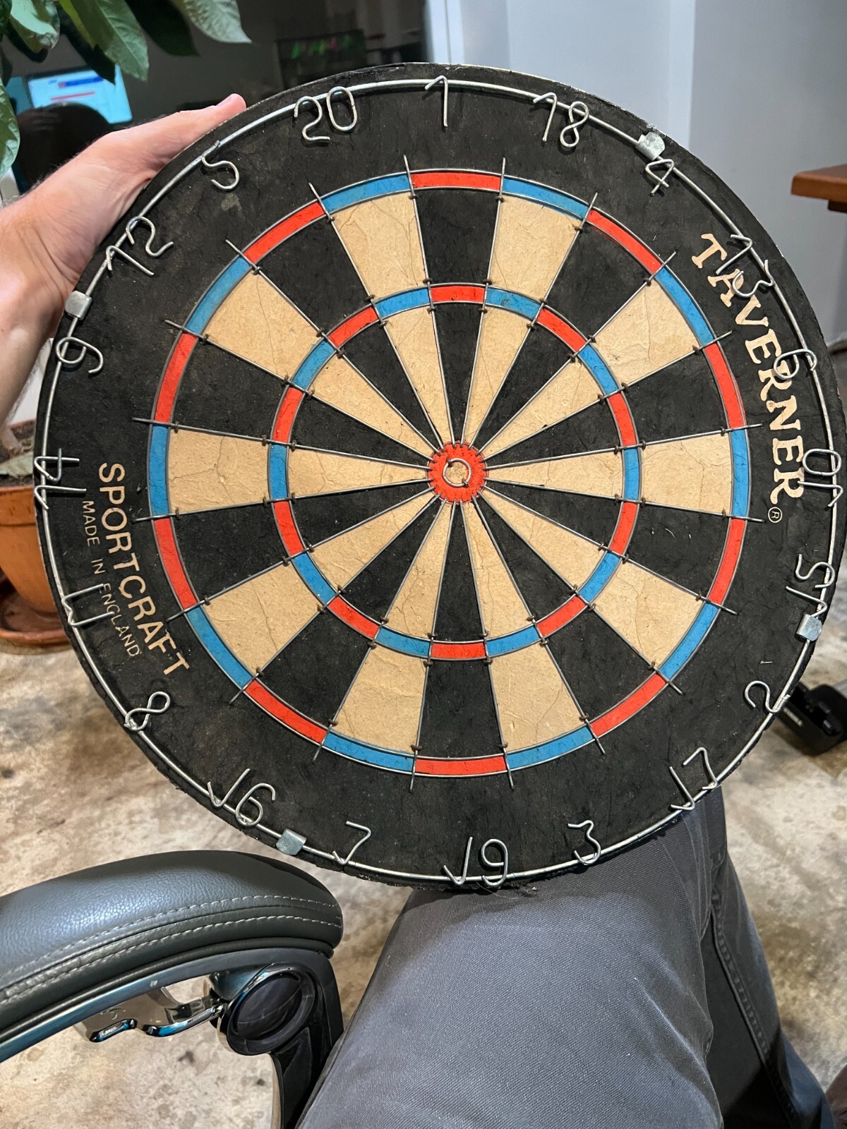 Taverner Dart Board Professional Bristle Sportcraft 18 Inch England NICE!