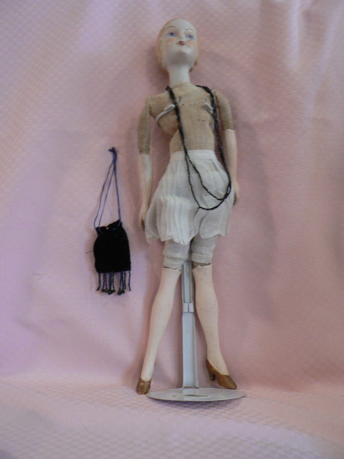 SMOKER BED DOLL WITH CHINA HEAD