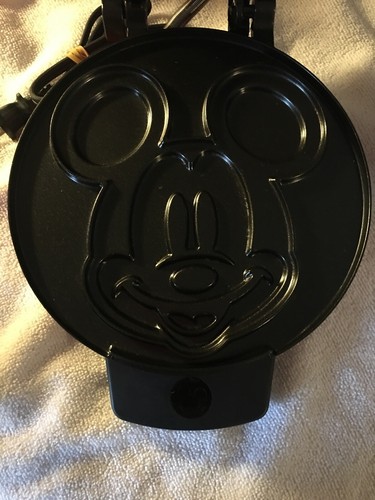 Disney DCM-12 Mickey Mouse Non Stick Electric Waffle Iron Maker Red / Black.