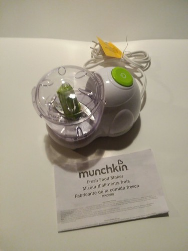 Munchkin Fresh Baby Food Maker finely mash puree fruits and vegetables