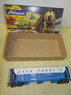Athearn -HO SCAKE -  Jack Frost -  PS 2893  - 3-Bay Covered Hopper
