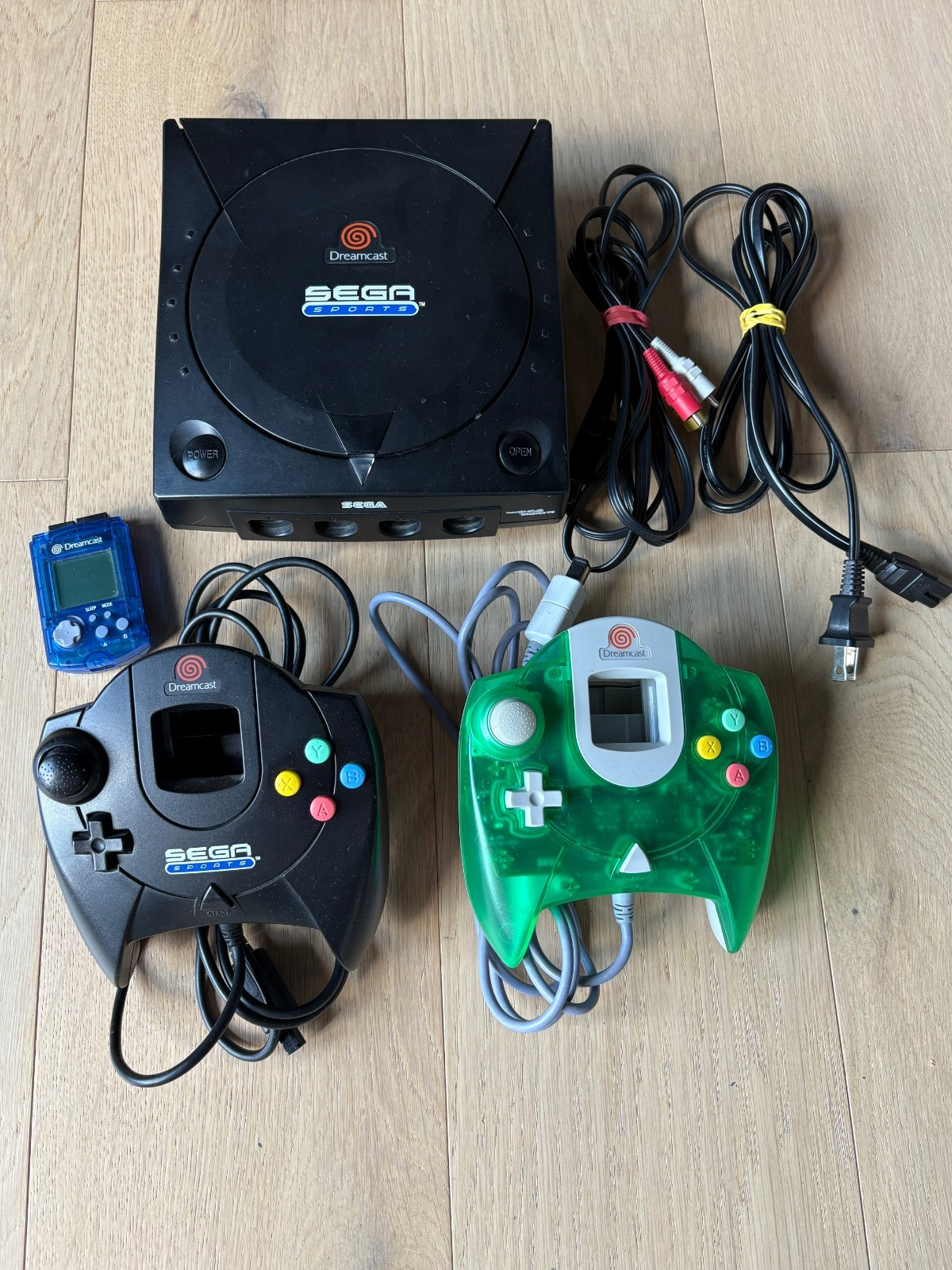 Sega Dreamcast Sports Edition (HKT-3020) With 2 Controllers + VMU