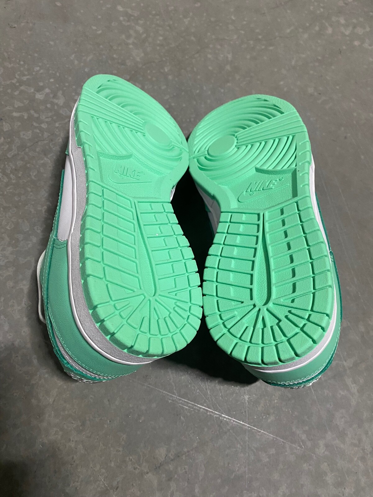 Pre-owned Nike Dunk Low Green Glow White Womens Sb Rare Dd1503-105 Size 7 - 9