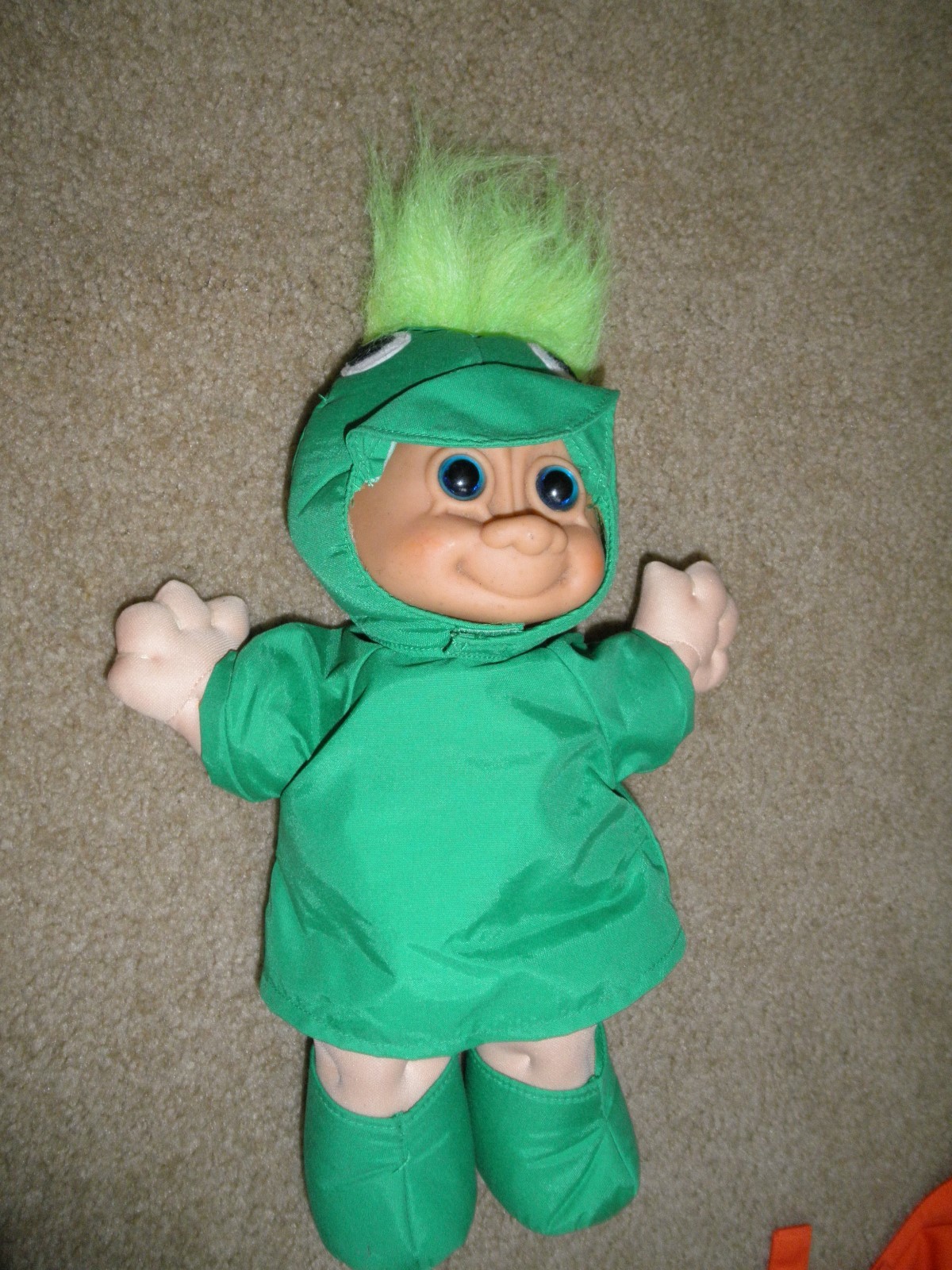 RUSS BERRIE TROLL IN FROG SUIT W/ GREEN HAIR AND RAINCOAT 13