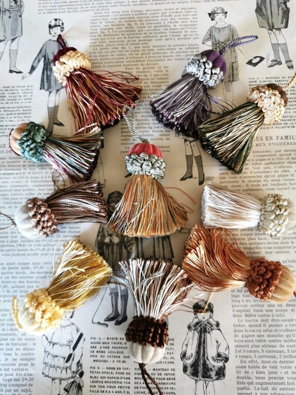 Ancien  Pompons Glands Passementerie Reymondon  