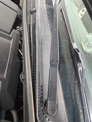 Used Right Wiper Arm fits: SUBARU LEGACY 15 16
