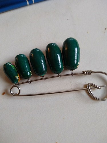 5 Mini Wooden Russian Dolls, Painted, pin brooch, Kilt style NICE!