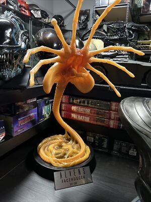 ALIENS LIFE SIZE FACEHUGGER BY HCG Hollywood Collectibles Group LE 150 Nameplate