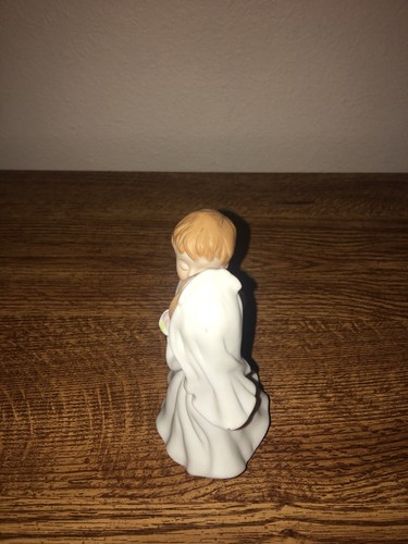 Lefton wedding bride and groom kissing figurine 1983