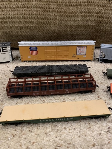 Tyco Mantua Cox Bachmann Trains box Cars lot