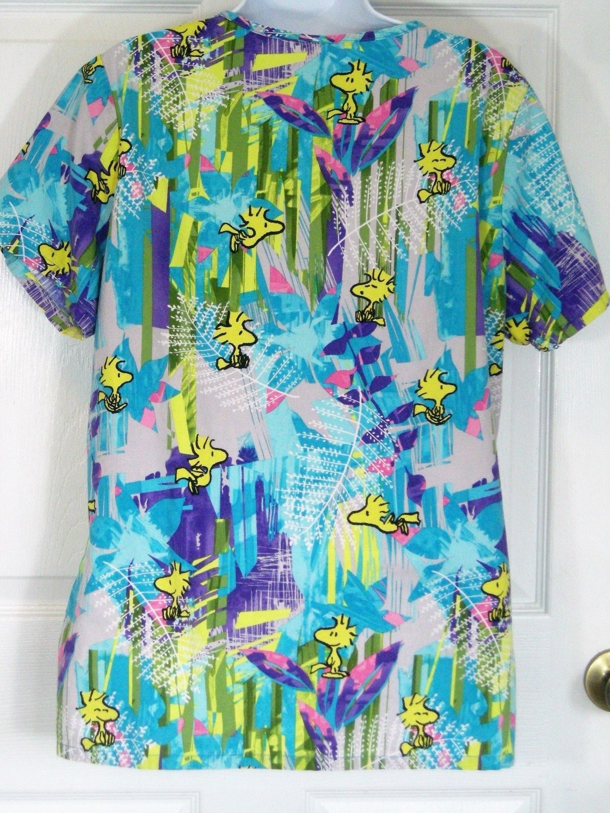 Peanuts sz M Scrub Top V-Neck  Blue Green Purple Yellow Woodstock Pediatric