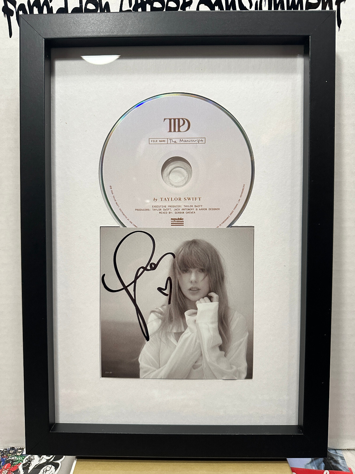 Taylor Swift ＊【folklore】＊サイン入りCD＊ハート s-l400.jpg
