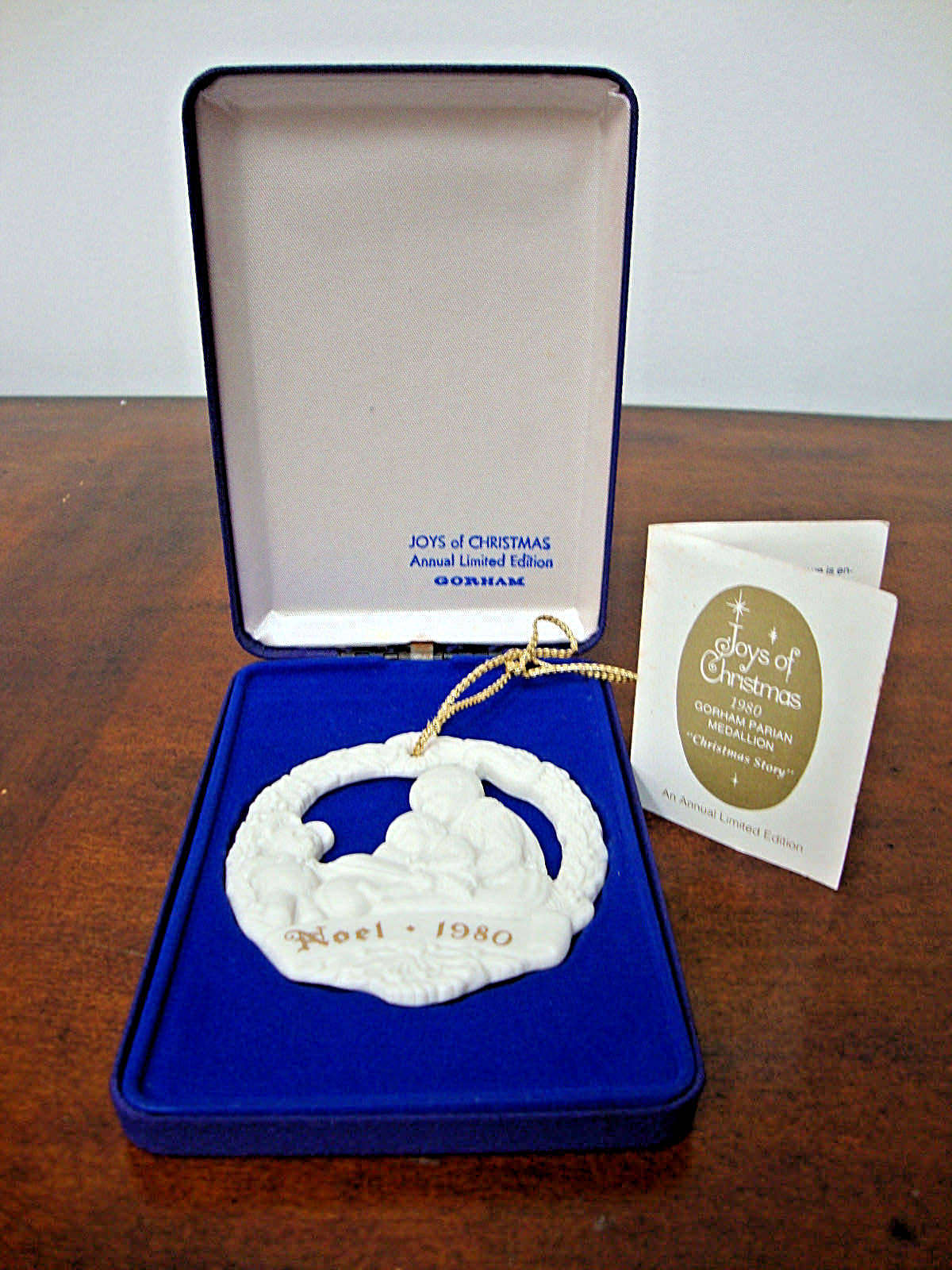Gorham Joys of Christmas Noel Ornament Medallion 1980 Christmas Story with Box