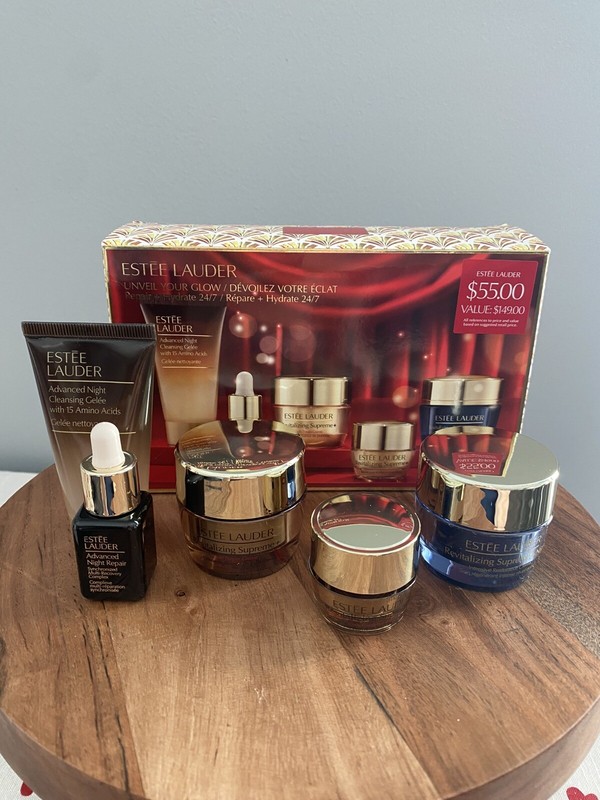 ESTEE LAUDER UNVEIL YOUR GLOW  Repair + Hydrate 24/7