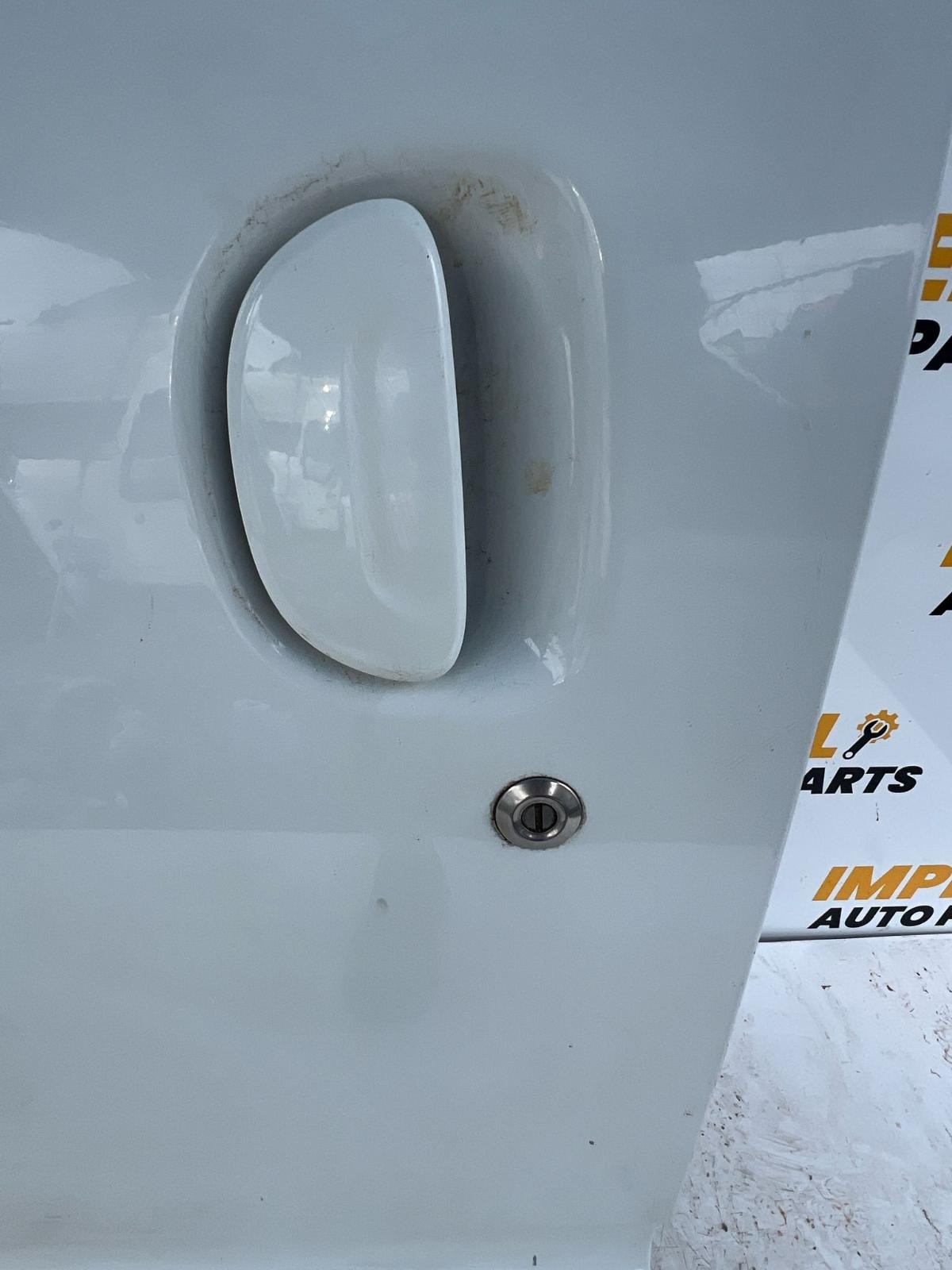 LDV V80 01/2013-12/2023 LEFT FRONT DOOR COMPLETE WHITE - thumbnail 2