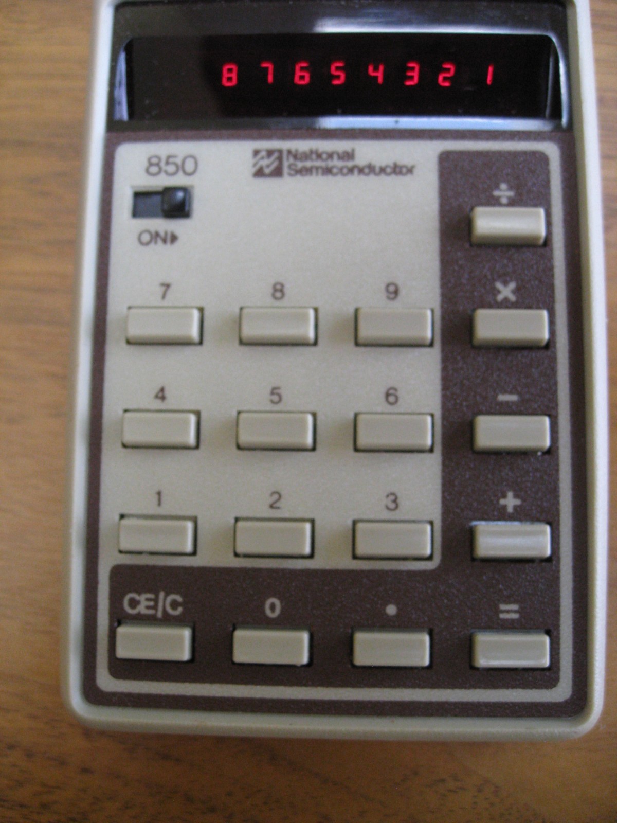 Vintage Collectible: National Semiconductor #850 calculator! Near Mint. Tested