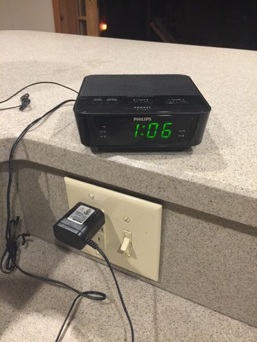 Philips AM/FM Dual Alarm Clock Radio Model No. AJ3116M/37