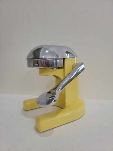 Vintage Ramcon Metal Juicer, Rare Yellow Chrome Colors Hand Press. Works Great!