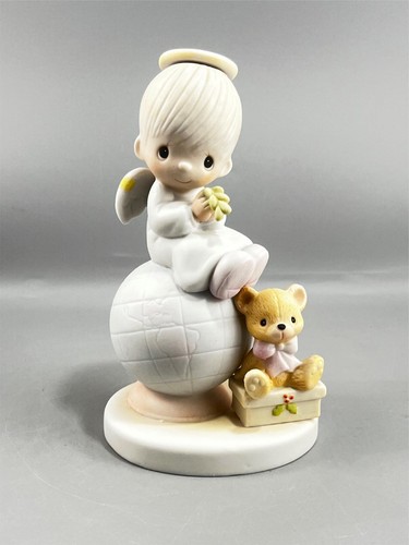 Vintage 1979 Enesco Precious Moments "Peace On Earth" E-2804 Figurine