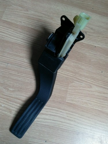 RHD Ford Transit Connect throttle pedal. 2002 - 2006