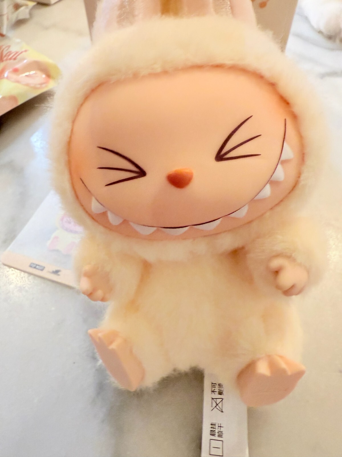 ぬいぐるみ POP MART Have A Seat LABUBU SISI POP MART Labubu The Monsters Have A Seat Series Yellow SISI