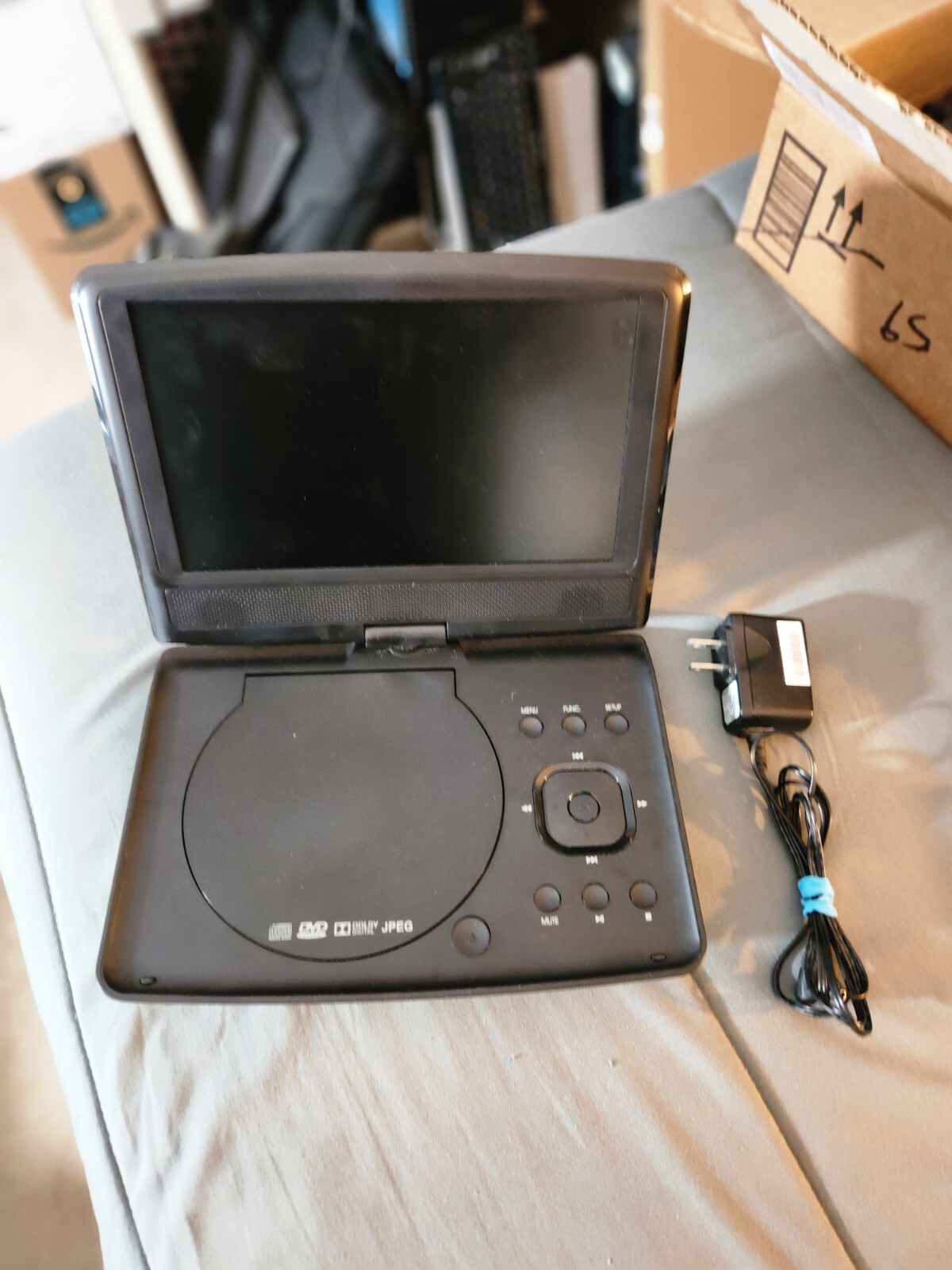 (未使用･未開封品)　Insignia DVD Player with 9 Display | NS-P9DVD15 by Insignia f4u0baa 中古】(未使用・未開封品) Insignia DVD Player with 9 Display