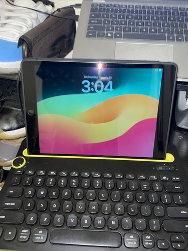 Apple iPad 9th Gen. 64GB, Wi-Fi, 10.2 in - Bundle - Daily Apple iPad 9th Gen. 64GB, Wi-Fi, 10.2 in - Bundle - Daily