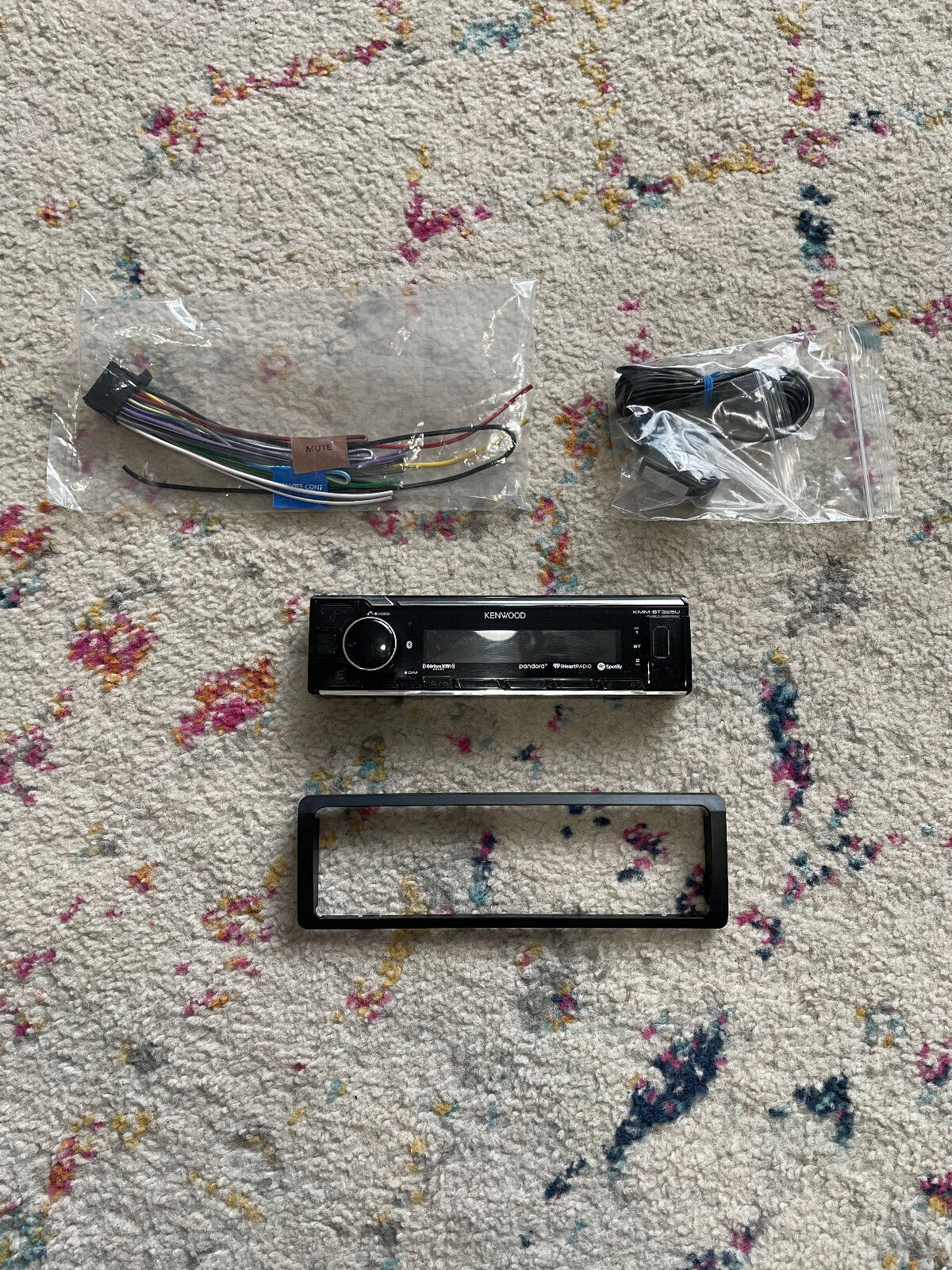 Kenwood KMM-BT325U Faceplate, Microphone, and Wiring Harness