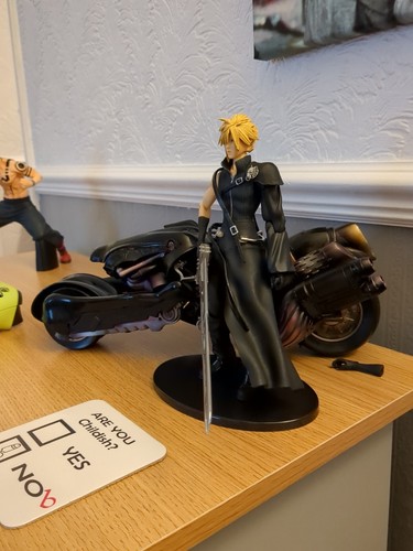 Final Fantasy VII FF7 CLOUD & FENRIR Limited Edition Non Final Fantasy VII FF7 CLOUD & FENRIR Limited Edition Non