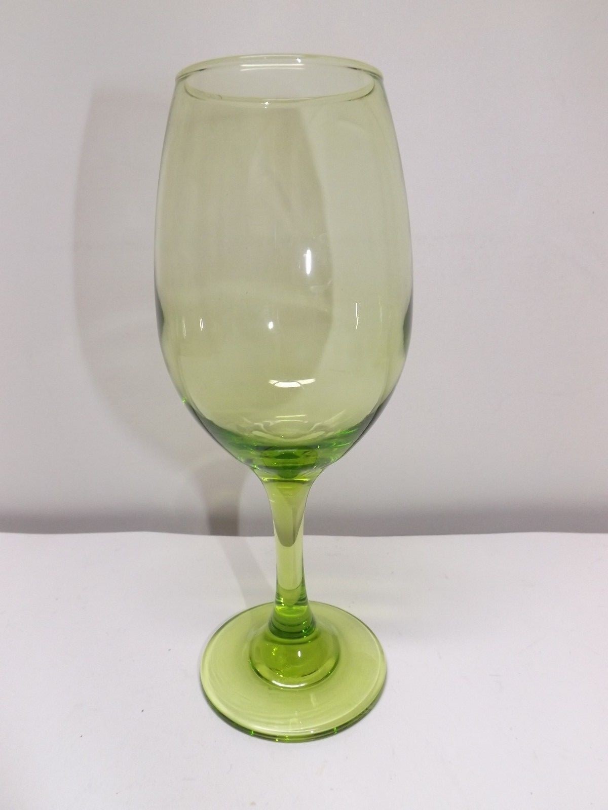 6 GREEN WINE GLASSES STEMWARE 8 1/4