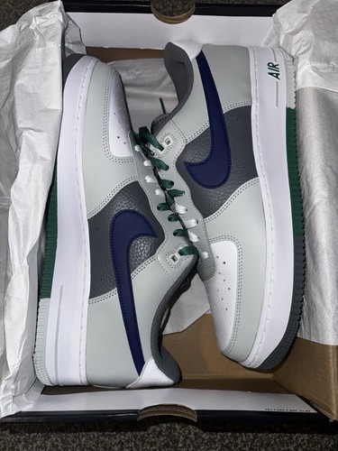 国内配送 NIKE AIR FORCE 1 '07 LV8 WHITE/DEEP  BLUE Sneaker Politics