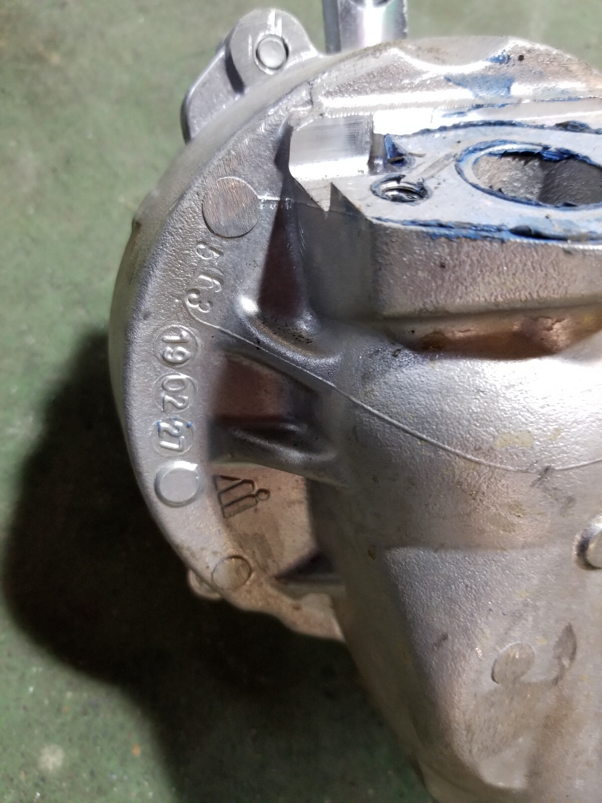 L5P 6.6L DURAMAX GM  12680257  WATER PUMP - Picture 7 of 9
