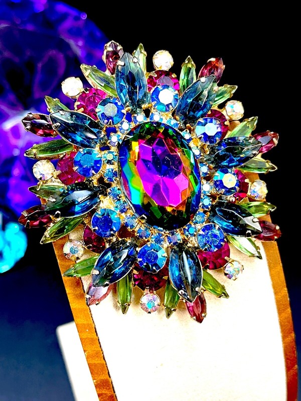 1964 JULIANA D&E HELIOTROPE WATERMELON RHINESTONE STATEMENT BROOCH