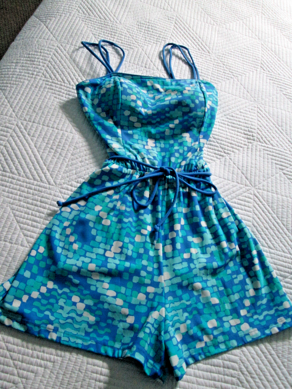 SEA WAVES Womens Bathing Suit, S6 Free Shipping.