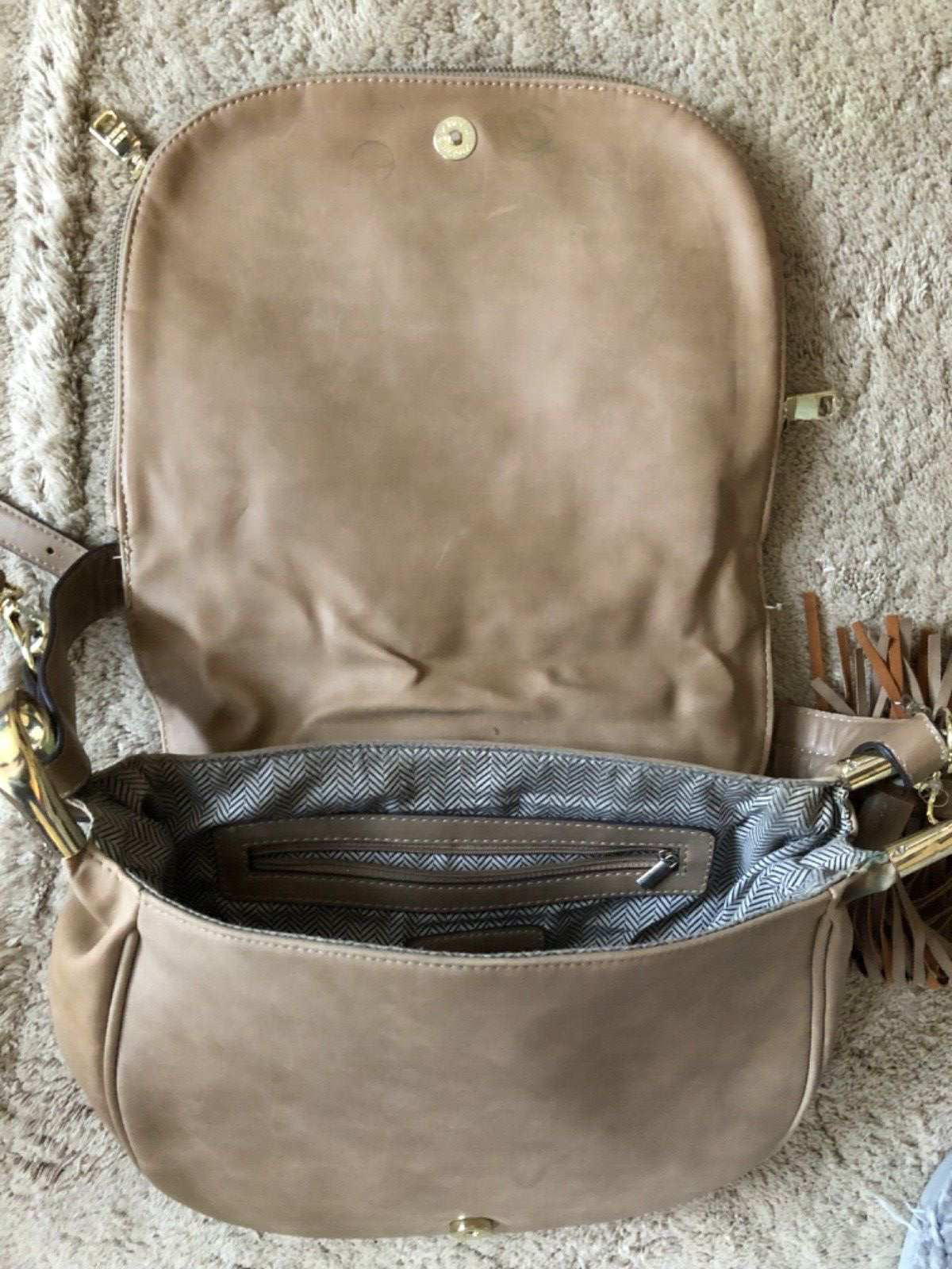 Steve Madden purse tan adjustable strap flap pocket & inside zip pocket 10 x 12