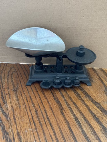 Vintage Cast Iorn Scale