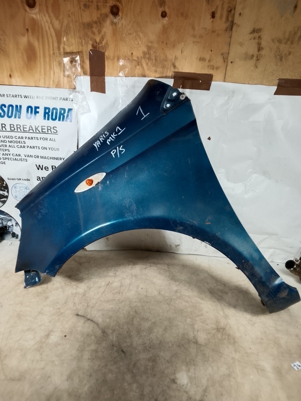 TOYOTA YARIS MK1 PASSENGER SIDE FRONT WING