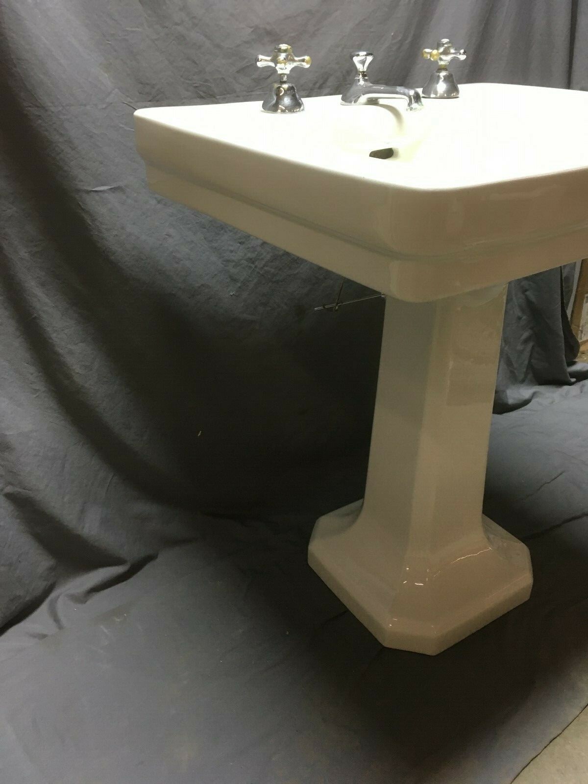 Antique Ceramic White Porcelain Pedestal Bathrom Sink Old Vtg Standard 39-19E
