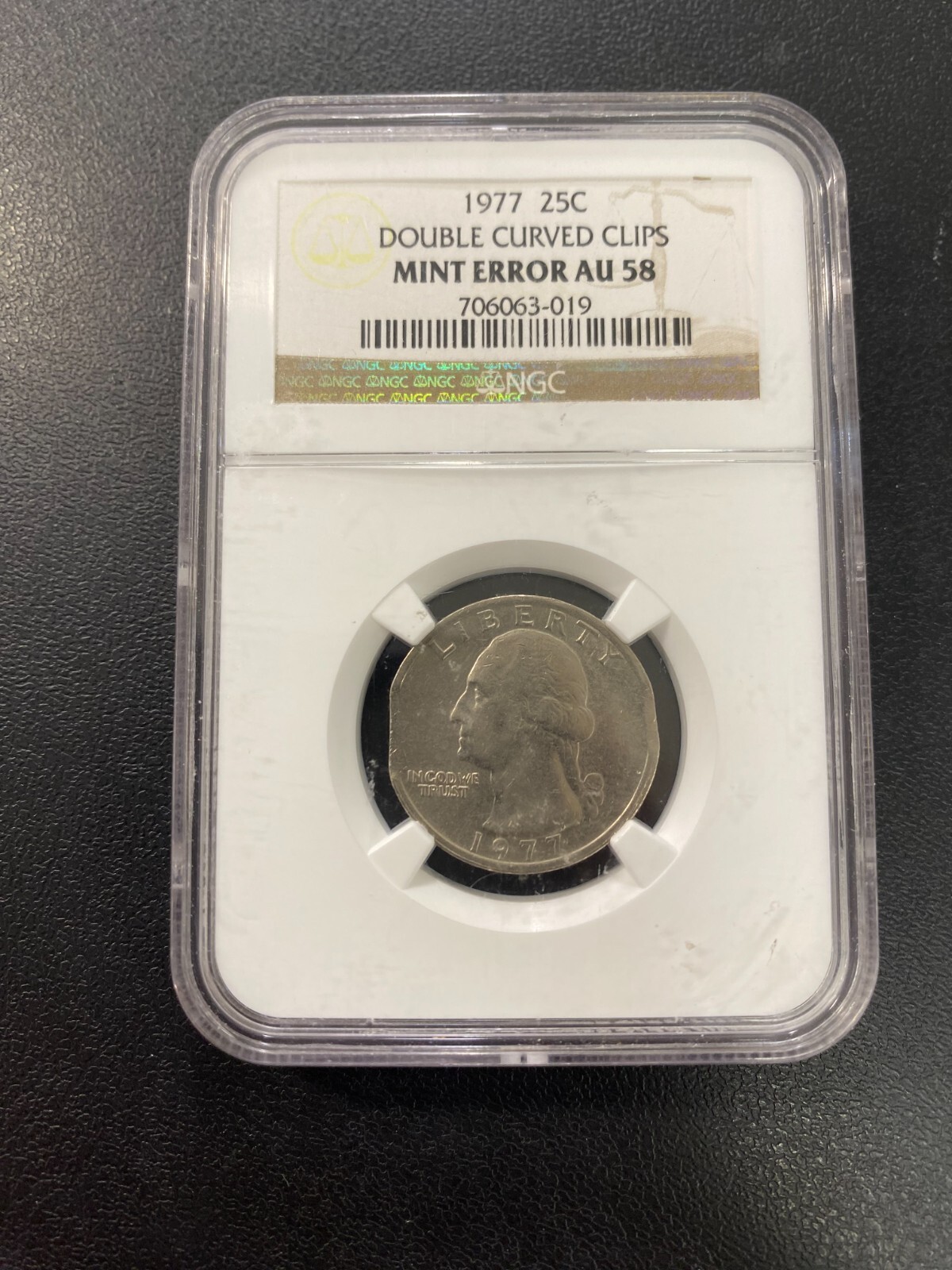 ◆おちゃ◆ 1977 WASHINGTON QUARTER ERROR NGC AU-58 - DOUBLE CURVED