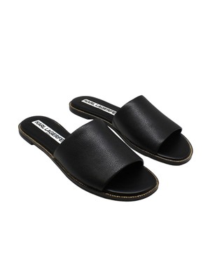 

KARL LAGERFELD PARIS Женские черные кожаные сандалии Gloria Slip On с цепочкой, Черный, KL129980