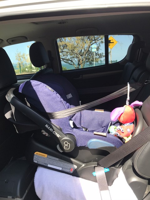 maxi cosi capsule in car